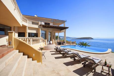 Villa in Cala-Vinas, Villa Azure CV02